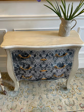 Load image into Gallery viewer, French style commode